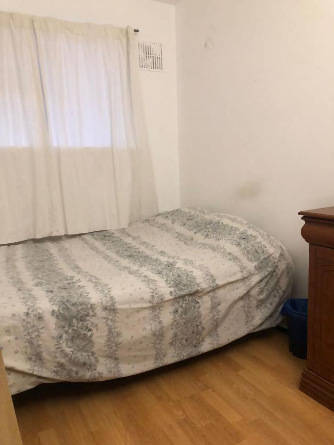 Private Rooms In 3 Bedroom Flat!! London Exteriör bild